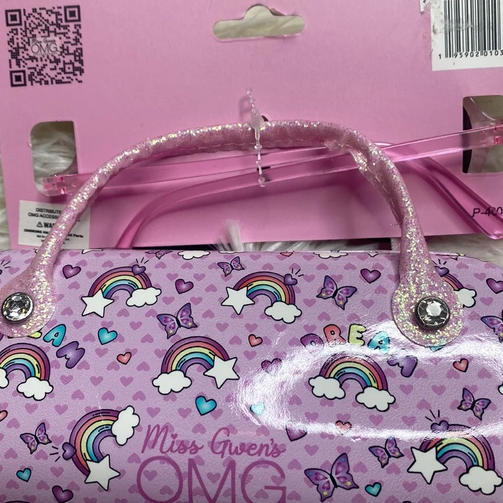 Miss Gwen’s OMG Accessories Pink Heart Sunglasses Hard Case Set